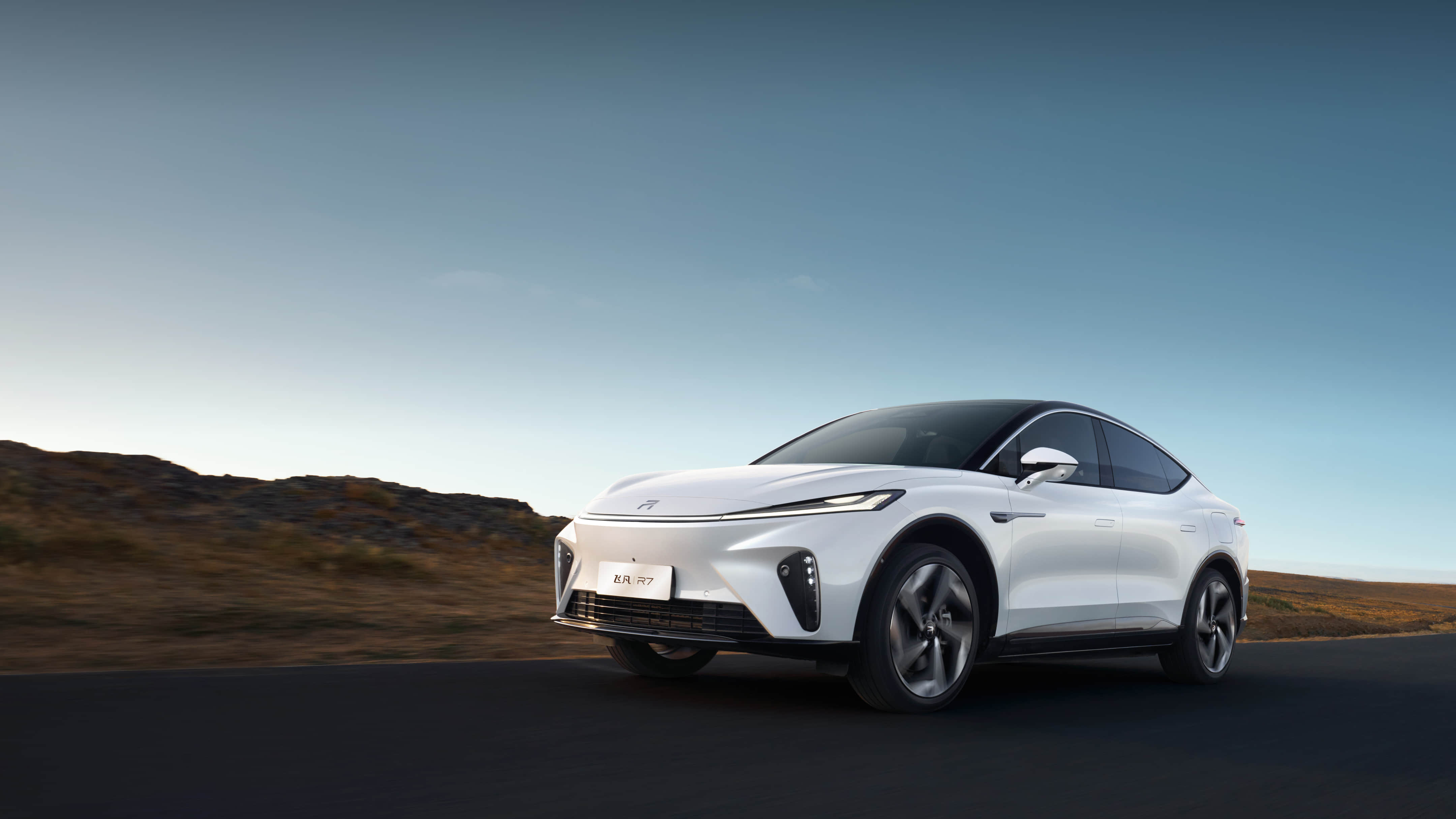 飞凡R7中大型豪华纯电SUV